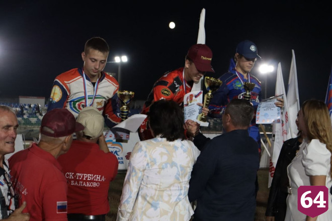 Саратовский гонщик завоевал золото на всероссийских соревнованиях по спидвею